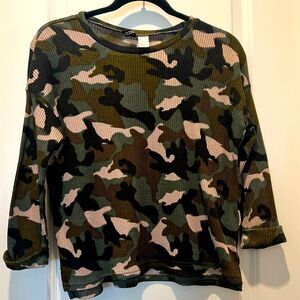 Divided by H&M Camouflage size Small women’s top